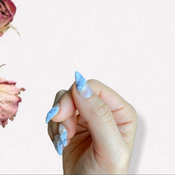 HANDPAINTED MARBLE AND GOLD GEL PRESS ON NAILS - Picture 2 of 2